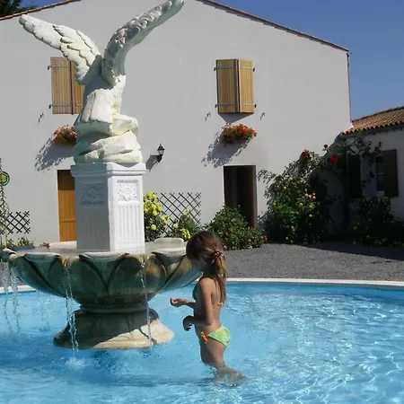 Le Petit Sableau Holiday home